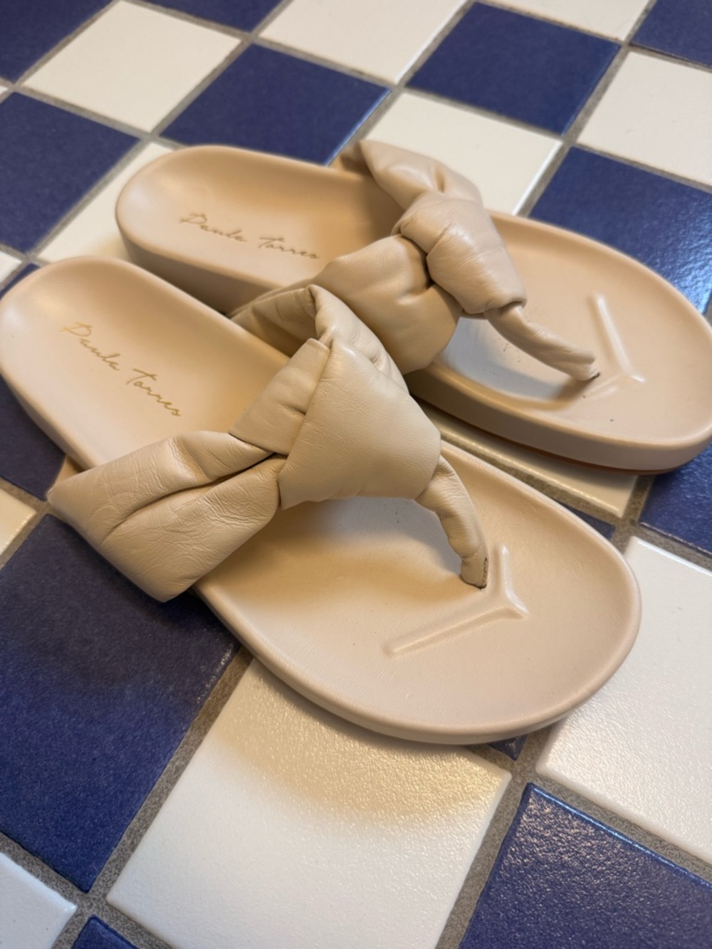 Slider Mel Paula Torres Beige Knotted Thong Sandals - Women